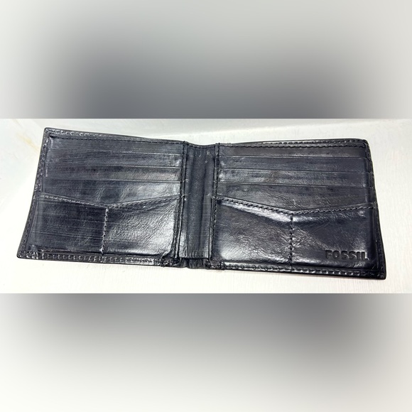 Fossil Buffalo Hide Charcoal Grey Wallet - Picture 4 of 8